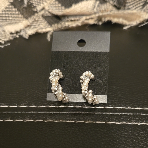 Silver Hoop Earrings with Clustered Pearl Elements - Picture 1 of 2